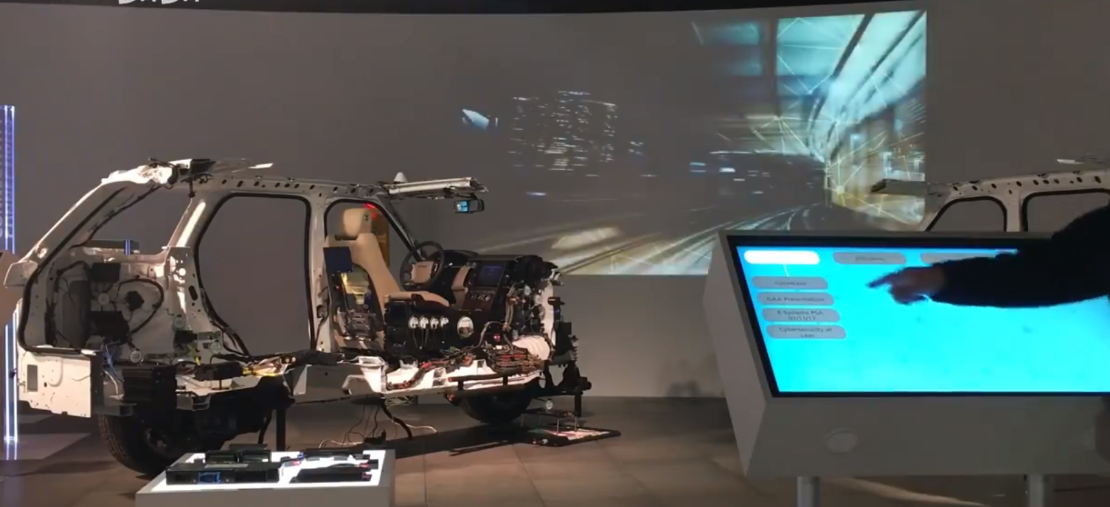 路虎展會互動裝置